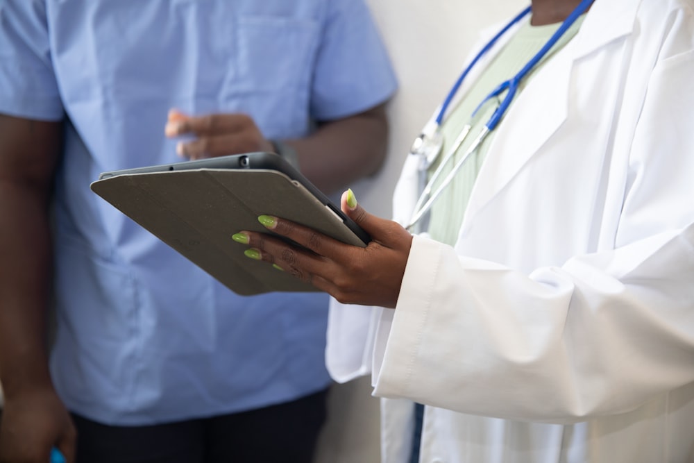 Clinical Trial Email Marketing From Mindshare Consulting 4 clinical trial email marketing a doctor showing a patient something on the tablet